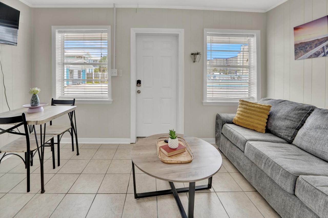 Sf Unit 3 - *across From Beach - Spacious Kitchen/living & Bdr * Panama City Beach