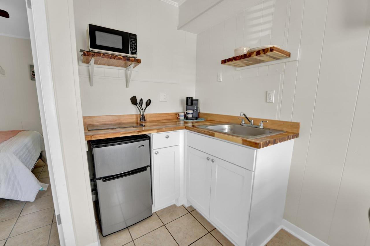 Apartment Sf Unit 3 - *across From Beach - Spacious Kitchen/living & Bdr Panama City Beach